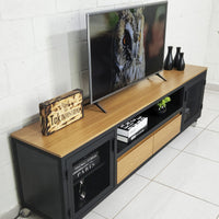 Rack estilo industrial com duas portas + duas gavetas